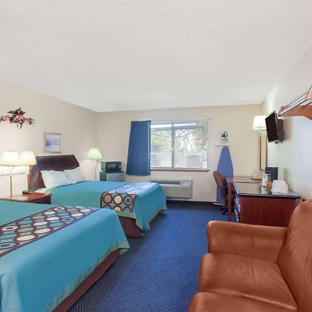 Super 8 By Wyndham Selma/Fresno Area Hotel Exterior photo