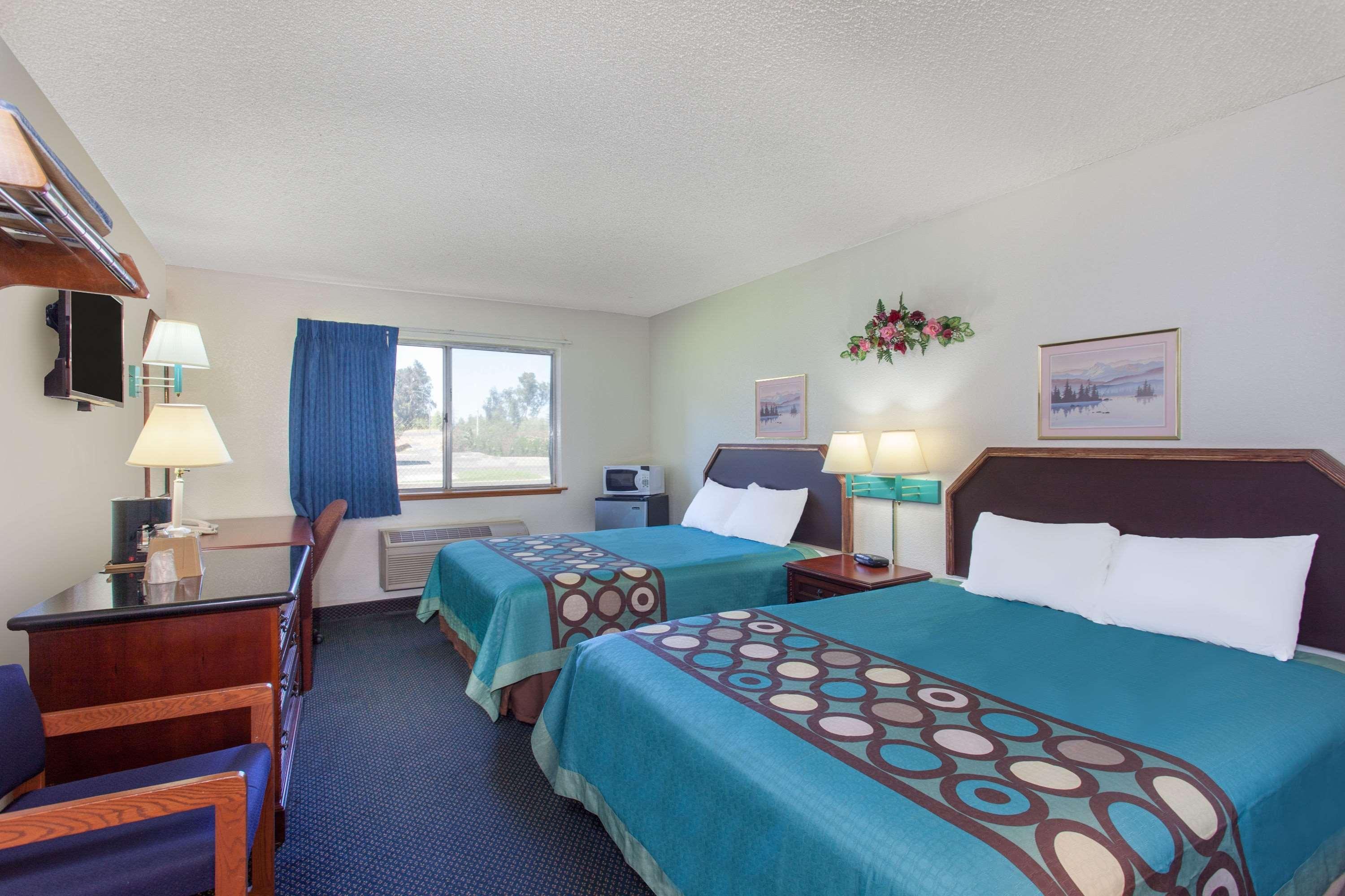 Super 8 By Wyndham Selma/Fresno Area Hotel Exterior photo