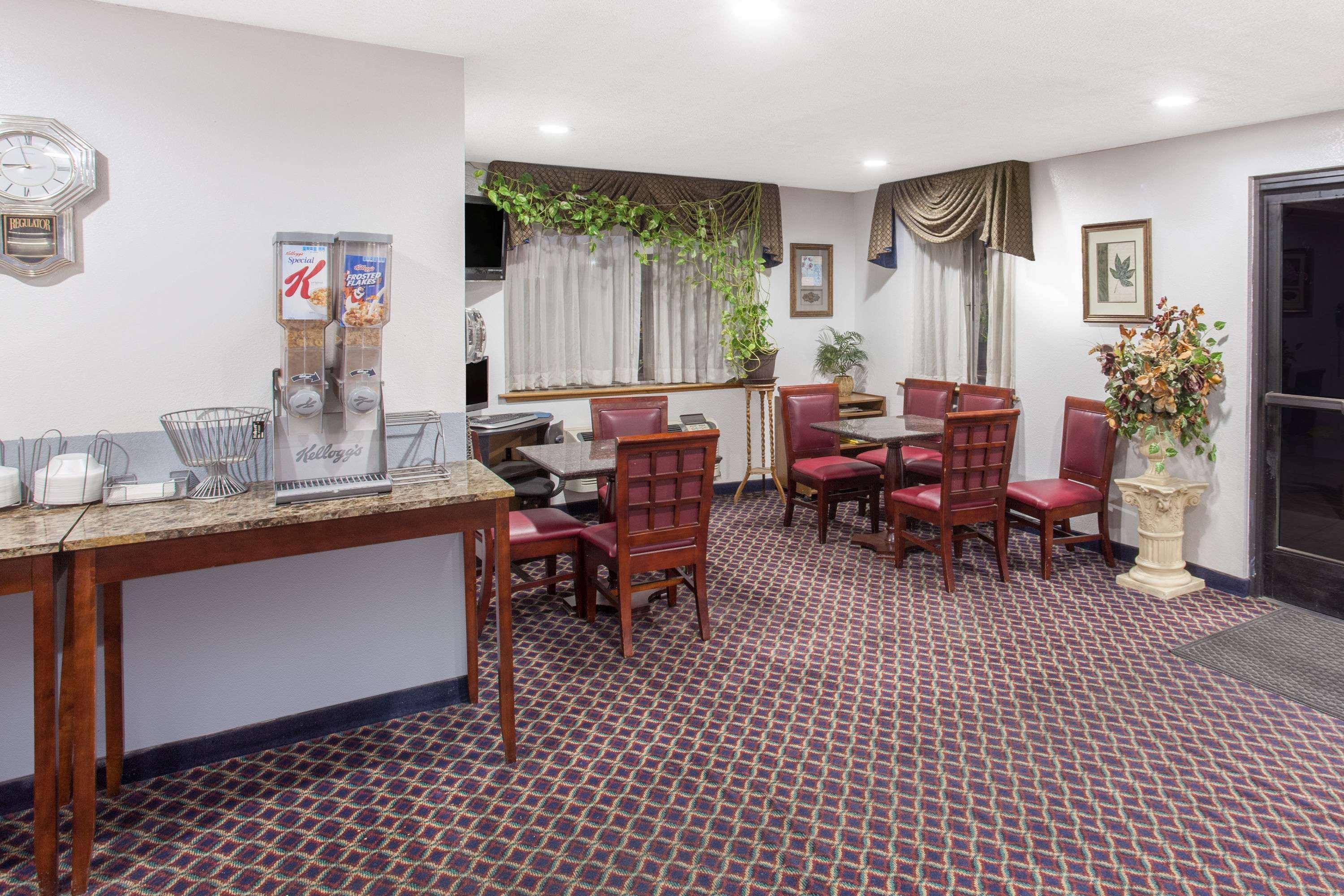 Super 8 By Wyndham Selma/Fresno Area Hotel Exterior photo