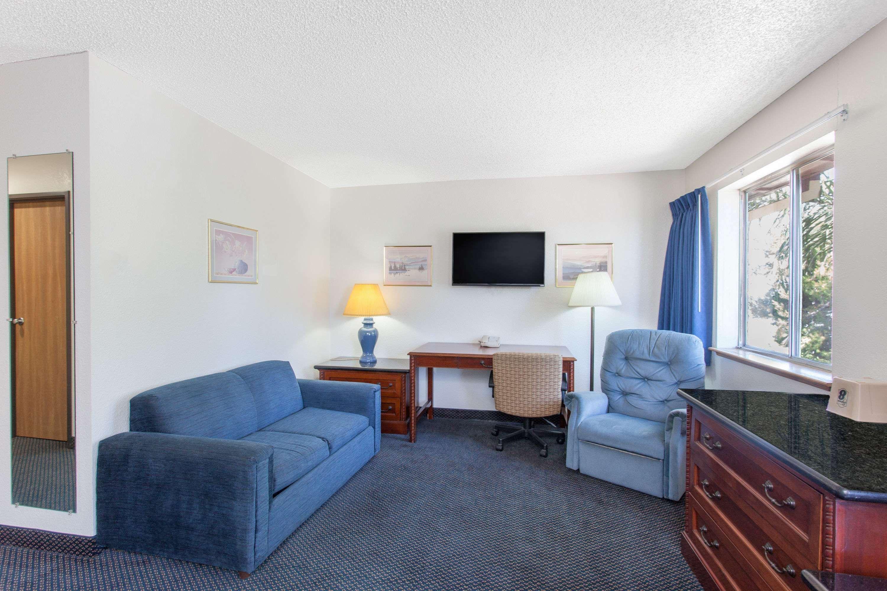 Super 8 By Wyndham Selma/Fresno Area Hotel Exterior photo